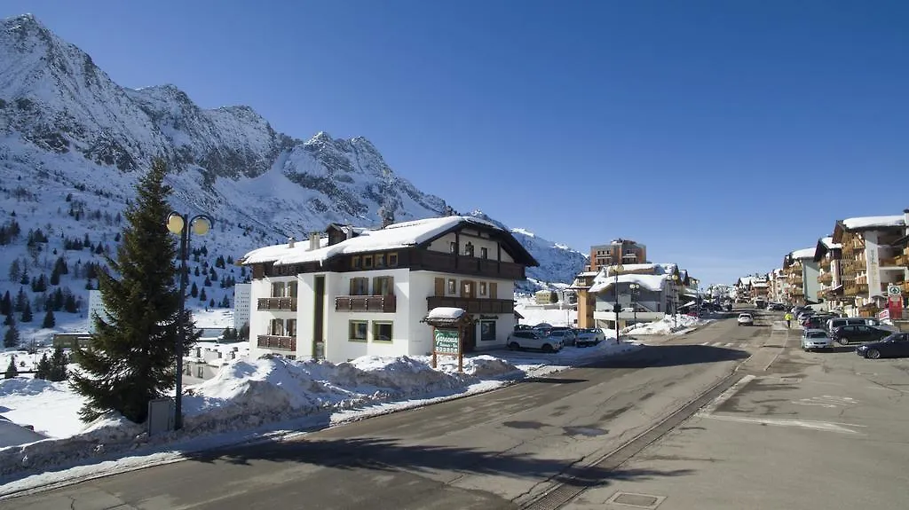 Hotel Gardenia Passo del Tonale 3*,  Italy